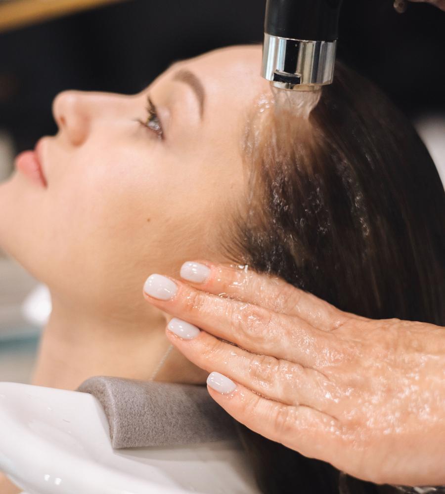Beginn eines Head-Spa-Rituals