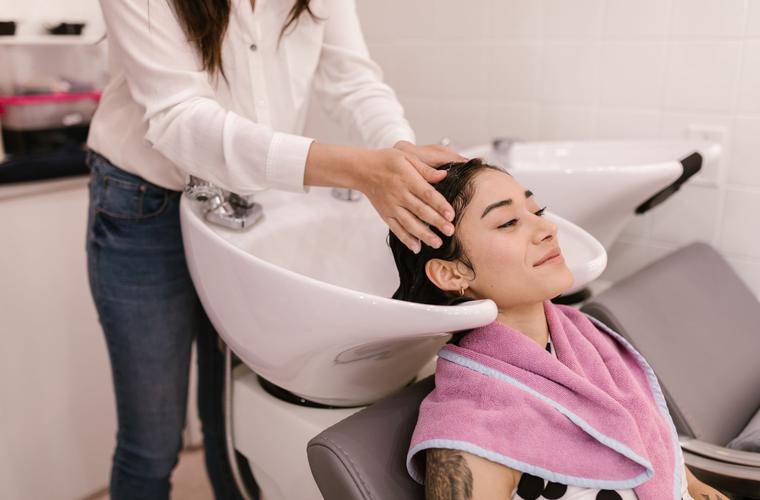 Tiefe Entspannung während der Kopfmassage