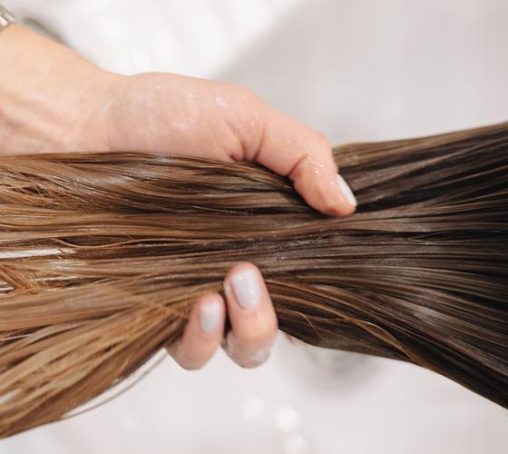 Nachpflege mit Haarmaske und Serum